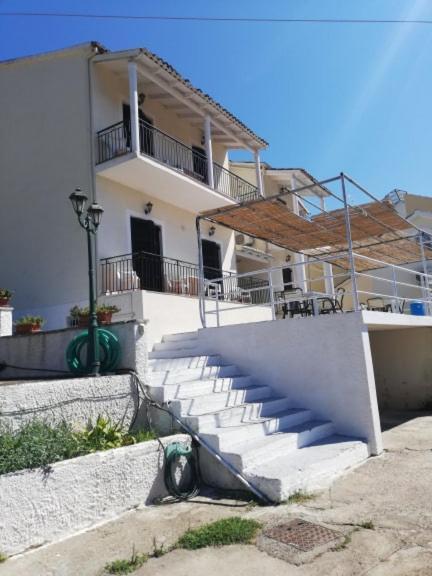 Dimitrakis Apartments Kassiopi Exterior foto